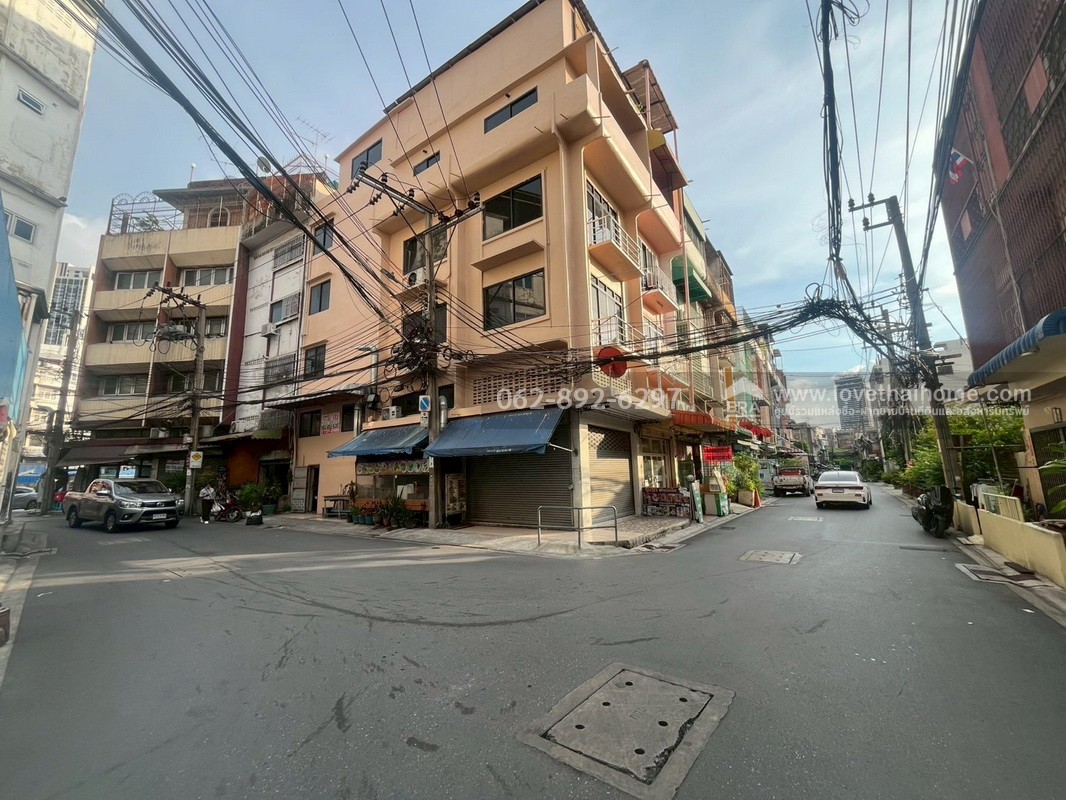 ขายตึกแถว 4.5 ชั้น ซอยสมเด็จพระเจ้าตากสิน4 ขนาด 14 ตรว. หลังมุม ติดถนน 2 ด้าน ทำเลทองสุดๆ ใกล้สถานีวงเวียนใหญ่ สนใจโทร.062-892-6297