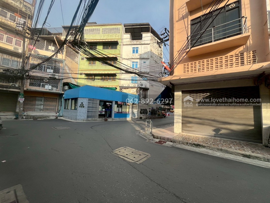 ขายตึกแถว 4.5 ชั้น ซอยสมเด็จพระเจ้าตากสิน4 ขนาด 14 ตรว. หลังมุม ติดถนน 2 ด้าน ทำเลทองสุดๆ ใกล้สถานีวงเวียนใหญ่ สนใจโทร.062-892-6297
