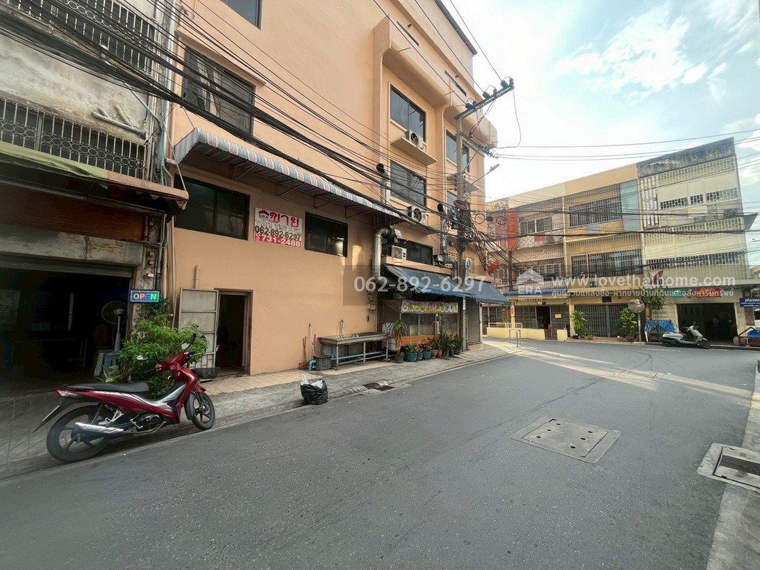 ขายตึกแถว 4.5 ชั้น ซอยสมเด็จพระเจ้าตากสิน4 ขนาด 14 ตรว. หลังมุม ติดถนน 2 ด้าน ทำเลทองสุดๆ ใกล้สถานีวงเวียนใหญ่ สนใจโทร.062-892-6297