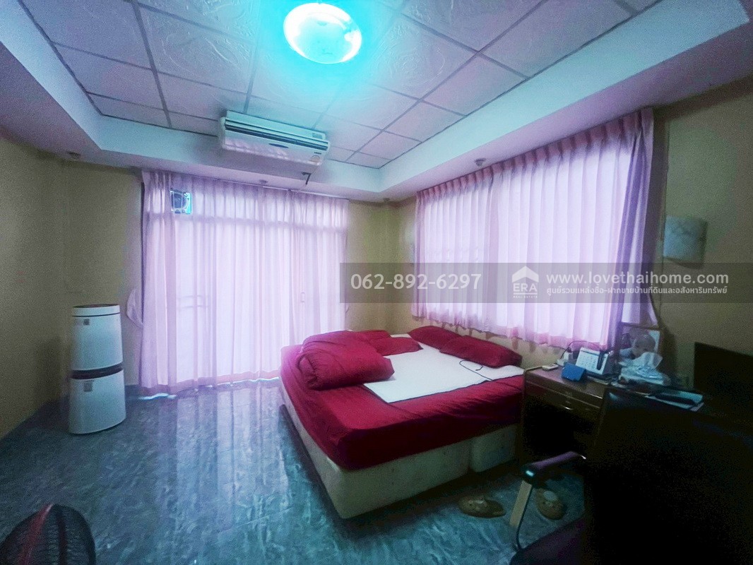 ขายตึกแถว 4.5 ชั้น ซอยสมเด็จพระเจ้าตากสิน4 ขนาด 14 ตรว. หลังมุม ติดถนน 2 ด้าน ทำเลทองสุดๆ ใกล้สถานีวงเวียนใหญ่ สนใจโทร.062-892-6297