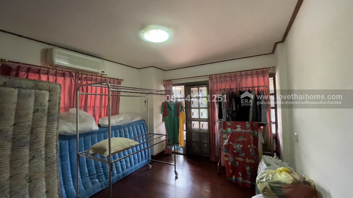 ขายบ้านเดี่ยว2ชั้นหมู่บ้านสหกรณ์ ซอยเสรีไทย57 บ้าน 2 หลัง ในบริเวณเดียวกัน ย่านเสรีไทย พื้นที่ 100 ตรว. ขาย 10 ล้านบาท ใกล้จุดขึ้น-ลงวงแหวนรอบนอกตะวันออก