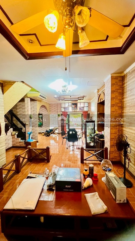 ขายทาวน์เฮ้าส์ 2 ชั้น รังสิต-นครนายก64 หมู่บ้านชมฟ้า-วรางกูล คลองสอง ราคาถูก แต่งสวยคุ้มเกินราคาขาย พื้นที่ 27 ตรว. หลังใหญ่ ติดถนนเมนของหมู่บ้าน ขายถูกที่สุด ต่ำกว่าราคาตลาด