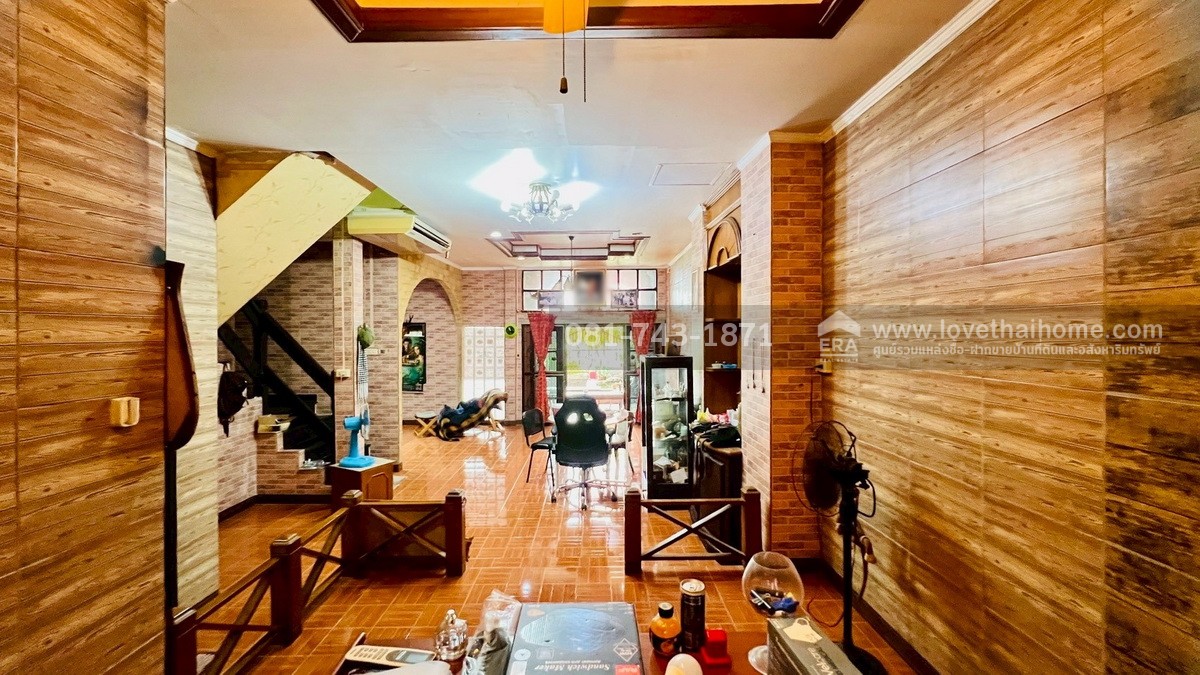 ขายทาวน์เฮ้าส์ 2 ชั้น รังสิต-นครนายก64 หมู่บ้านชมฟ้า-วรางกูล คลองสอง ราคาถูก แต่งสวยคุ้มเกินราคาขาย พื้นที่ 27 ตรว. หลังใหญ่ ติดถนนเมนของหมู่บ้าน ขายถูกที่สุด ต่ำกว่าราคาตลาด