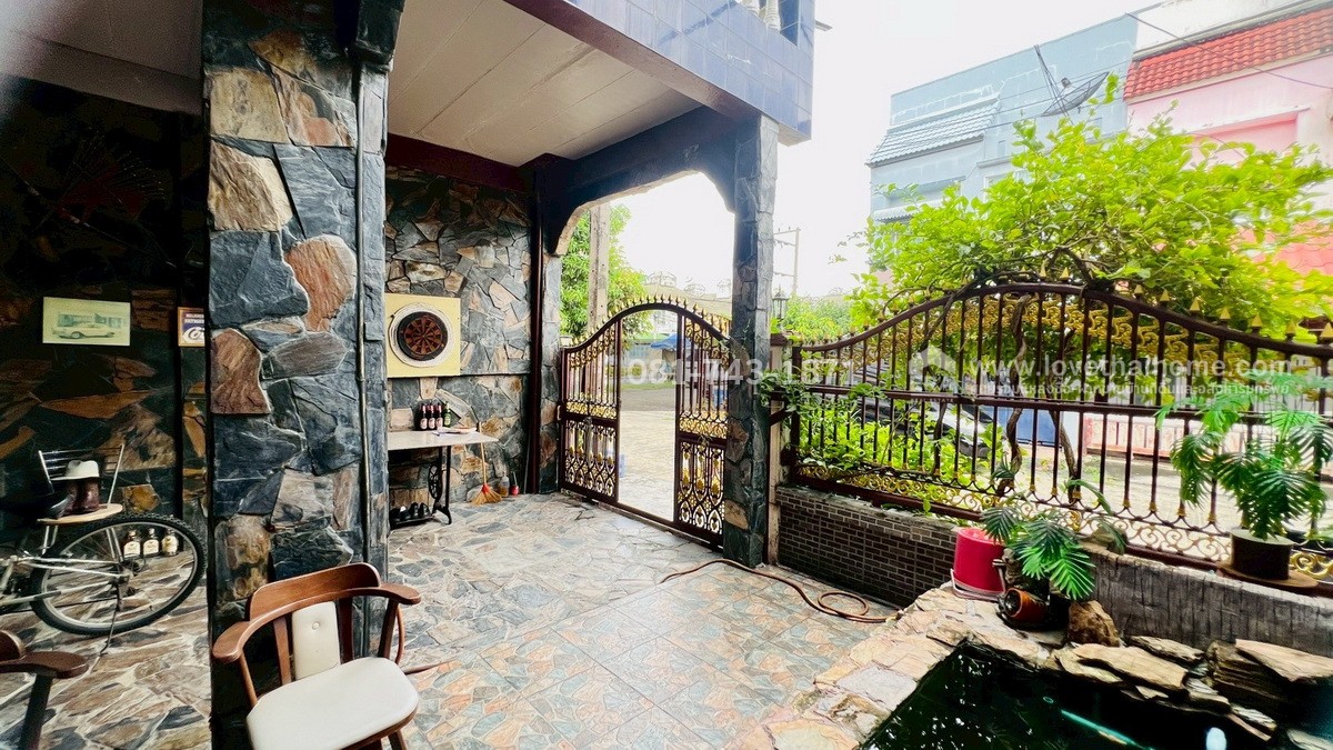 ขายทาวน์เฮ้าส์ 2 ชั้น รังสิต-นครนายก64 หมู่บ้านชมฟ้า-วรางกูล คลองสอง ราคาถูก แต่งสวยคุ้มเกินราคาขาย พื้นที่ 27 ตรว. หลังใหญ่ ติดถนนเมนของหมู่บ้าน ขายถูกที่สุด ต่ำกว่าราคาตลาด
