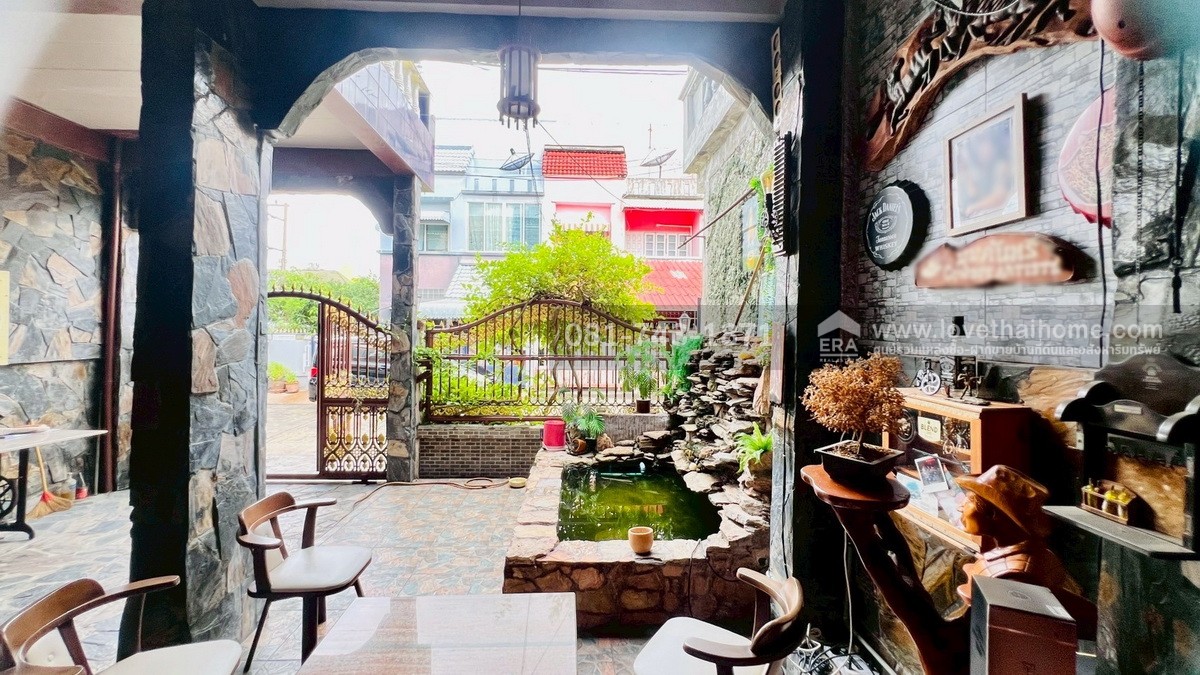ขายทาวน์เฮ้าส์ 2 ชั้น รังสิต-นครนายก64 หมู่บ้านชมฟ้า-วรางกูล คลองสอง ราคาถูก แต่งสวยคุ้มเกินราคาขาย พื้นที่ 27 ตรว. หลังใหญ่ ติดถนนเมนของหมู่บ้าน ขายถูกที่สุด ต่ำกว่าราคาตลาด