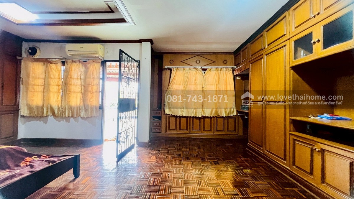ขายทาวน์เฮ้าส์ 2 ชั้น รังสิต-นครนายก64 หมู่บ้านชมฟ้า-วรางกูล คลองสอง ราคาถูก แต่งสวยคุ้มเกินราคาขาย พื้นที่ 27 ตรว. หลังใหญ่ ติดถนนเมนของหมู่บ้าน ขายถูกที่สุด ต่ำกว่าราคาตลาด