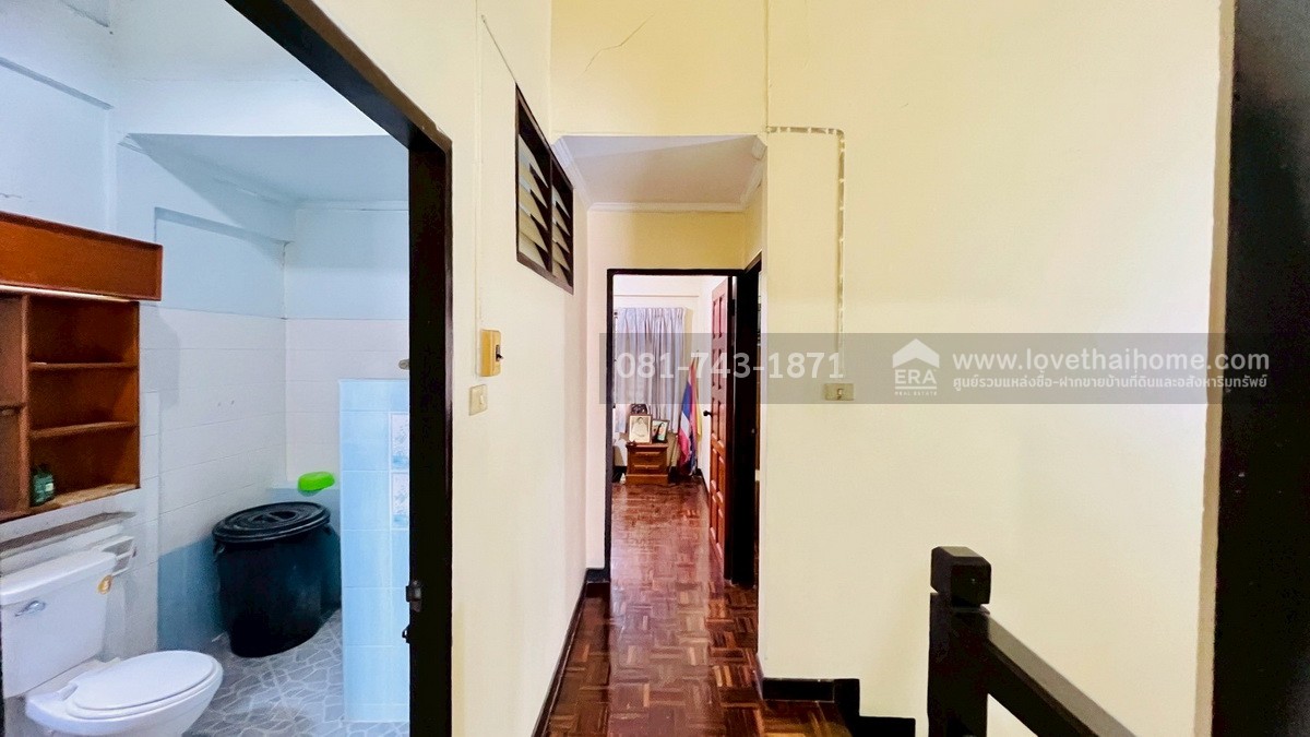 ขายทาวน์เฮ้าส์ 2 ชั้น รังสิต-นครนายก64 หมู่บ้านชมฟ้า-วรางกูล คลองสอง ราคาถูก แต่งสวยคุ้มเกินราคาขาย พื้นที่ 27 ตรว. หลังใหญ่ ติดถนนเมนของหมู่บ้าน ขายถูกที่สุด ต่ำกว่าราคาตลาด