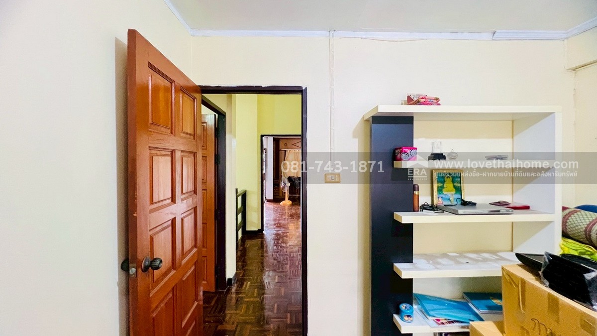ขายทาวน์เฮ้าส์ 2 ชั้น รังสิต-นครนายก64 หมู่บ้านชมฟ้า-วรางกูล คลองสอง ราคาถูก แต่งสวยคุ้มเกินราคาขาย พื้นที่ 27 ตรว. หลังใหญ่ ติดถนนเมนของหมู่บ้าน ขายถูกที่สุด ต่ำกว่าราคาตลาด