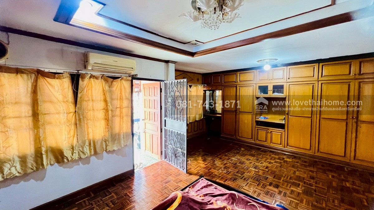 ขายทาวน์เฮ้าส์ 2 ชั้น รังสิต-นครนายก64 หมู่บ้านชมฟ้า-วรางกูล คลองสอง ราคาถูก แต่งสวยคุ้มเกินราคาขาย พื้นที่ 27 ตรว. หลังใหญ่ ติดถนนเมนของหมู่บ้าน ขายถูกที่สุด ต่ำกว่าราคาตลาด