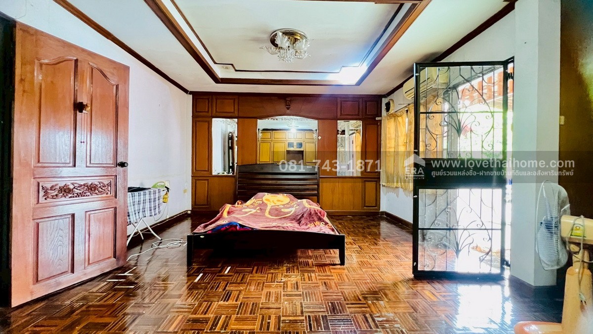 ขายทาวน์เฮ้าส์ 2 ชั้น รังสิต-นครนายก64 หมู่บ้านชมฟ้า-วรางกูล คลองสอง ราคาถูก แต่งสวยคุ้มเกินราคาขาย พื้นที่ 27 ตรว. หลังใหญ่ ติดถนนเมนของหมู่บ้าน ขายถูกที่สุด ต่ำกว่าราคาตลาด