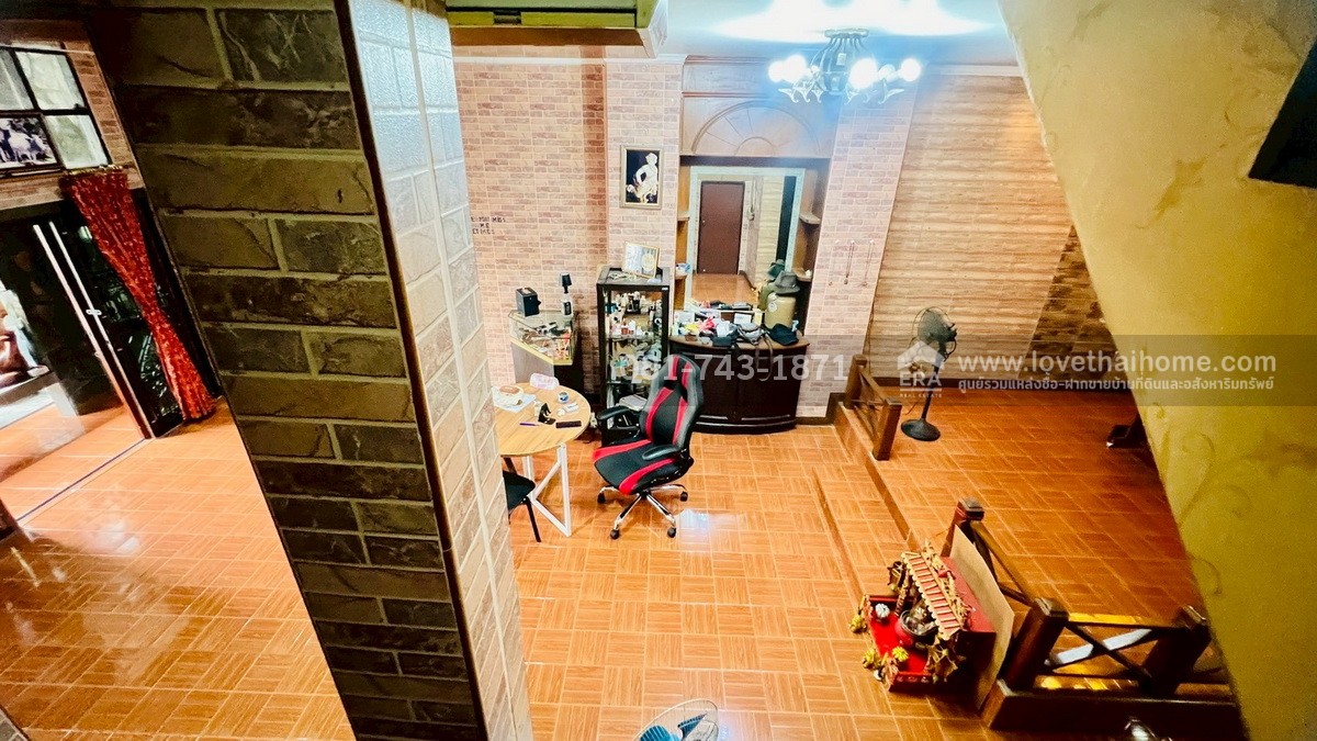 ขายทาวน์เฮ้าส์ 2 ชั้น รังสิต-นครนายก64 หมู่บ้านชมฟ้า-วรางกูล คลองสอง ราคาถูก แต่งสวยคุ้มเกินราคาขาย พื้นที่ 27 ตรว. หลังใหญ่ ติดถนนเมนของหมู่บ้าน ขายถูกที่สุด ต่ำกว่าราคาตลาด