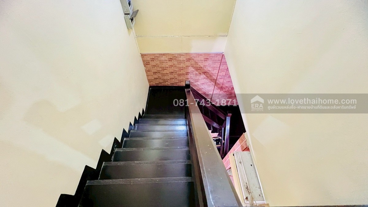 ขายทาวน์เฮ้าส์ 2 ชั้น รังสิต-นครนายก64 หมู่บ้านชมฟ้า-วรางกูล คลองสอง ราคาถูก แต่งสวยคุ้มเกินราคาขาย พื้นที่ 27 ตรว. หลังใหญ่ ติดถนนเมนของหมู่บ้าน ขายถูกที่สุด ต่ำกว่าราคาตลาด