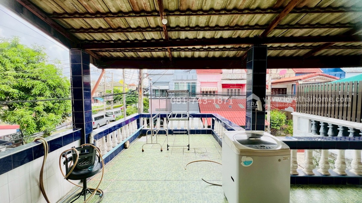 ขายทาวน์เฮ้าส์ 2 ชั้น รังสิต-นครนายก64 หมู่บ้านชมฟ้า-วรางกูล คลองสอง ราคาถูก แต่งสวยคุ้มเกินราคาขาย พื้นที่ 27 ตรว. หลังใหญ่ ติดถนนเมนของหมู่บ้าน ขายถูกที่สุด ต่ำกว่าราคาตลาด