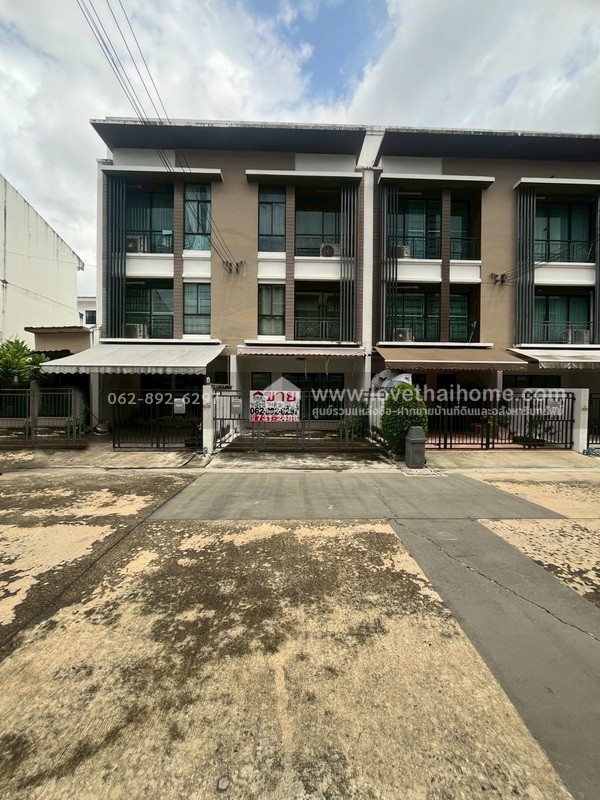 ขายด่วน! ทาวน์โฮม 3 ชั้น โครงการบ้านกลางเมือง นวมินทร์42 พื้นที่ 20 ตารางวา สวยพร้อมอยู่ ทำเลทอง กลางใจเมือง ขายต่ำกว่าราคาตลาด คุ้มค่าที่สุดในย่านนี้