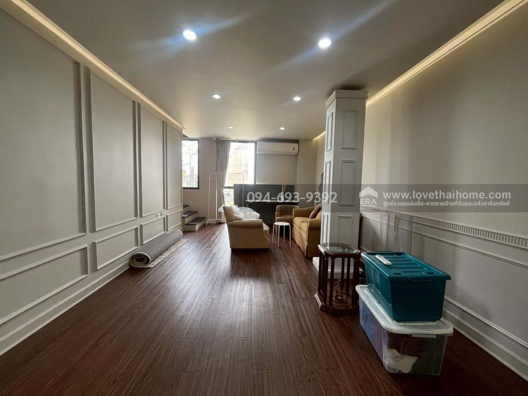 ขายทาวน์โฮม 3 ชั้น PLUME Watcharaphon-Ekkamai ประกอบธุรกิจได้เลย สวย พร้อมใช้งาน 2 คูหาติดกัน คูหาละ 22.5 ตรว. สามารถแยกขายได้ "ถูก" "คุ้ม" เพราะขายขาดทุนจริงๆ