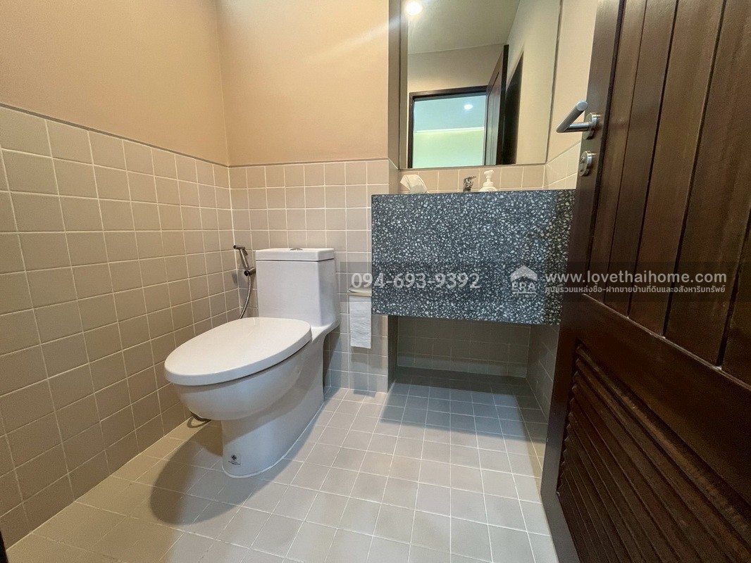 ขายทาวน์โฮม 3 ชั้น PLUME Watcharaphon-Ekkamai ประกอบธุรกิจได้เลย สวย พร้อมใช้งาน 2 คูหาติดกัน คูหาละ 22.5 ตรว. สามารถแยกขายได้ "ถูก" "คุ้ม" เพราะขายขาดทุนจริงๆ