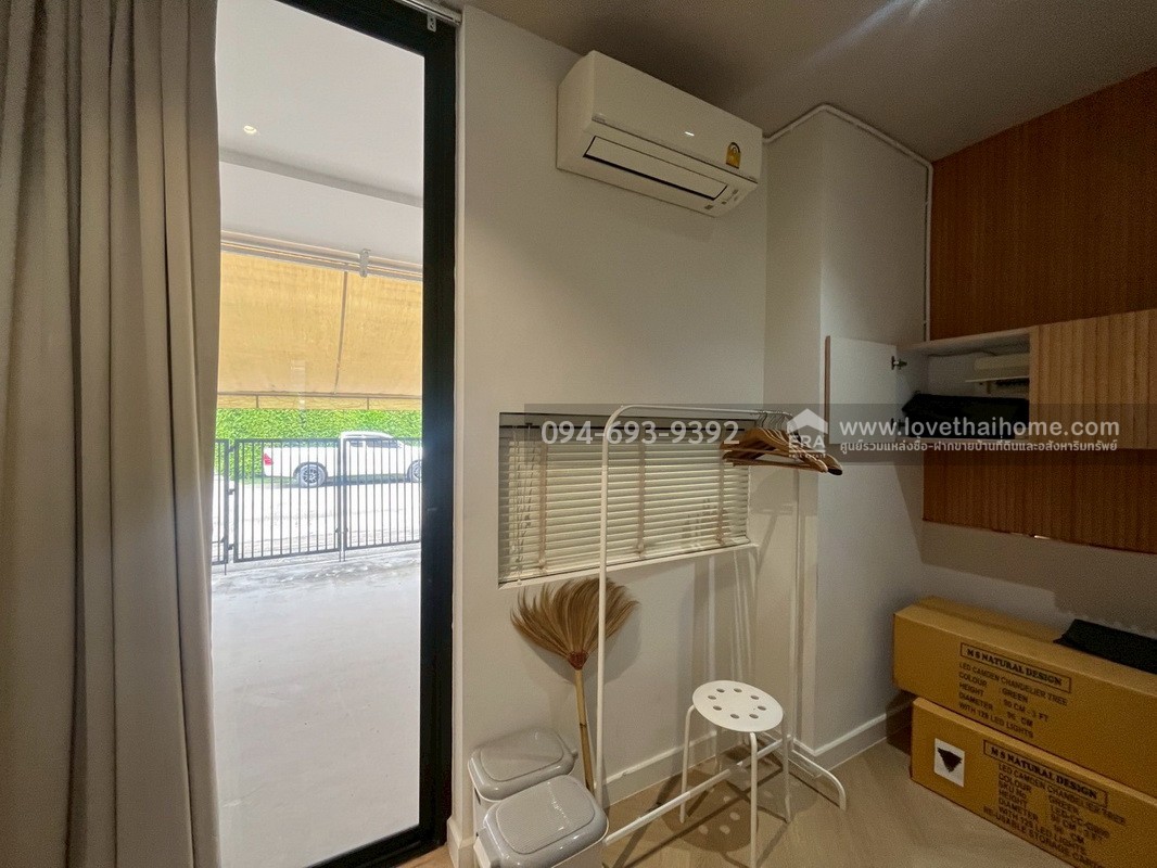 ขายทาวน์โฮม 3 ชั้น PLUME Watcharaphon-Ekkamai ประกอบธุรกิจได้เลย สวย พร้อมใช้งาน 2 คูหาติดกัน คูหาละ 22.5 ตรว. สามารถแยกขายได้ "ถูก" "คุ้ม" เพราะขายขาดทุนจริงๆ