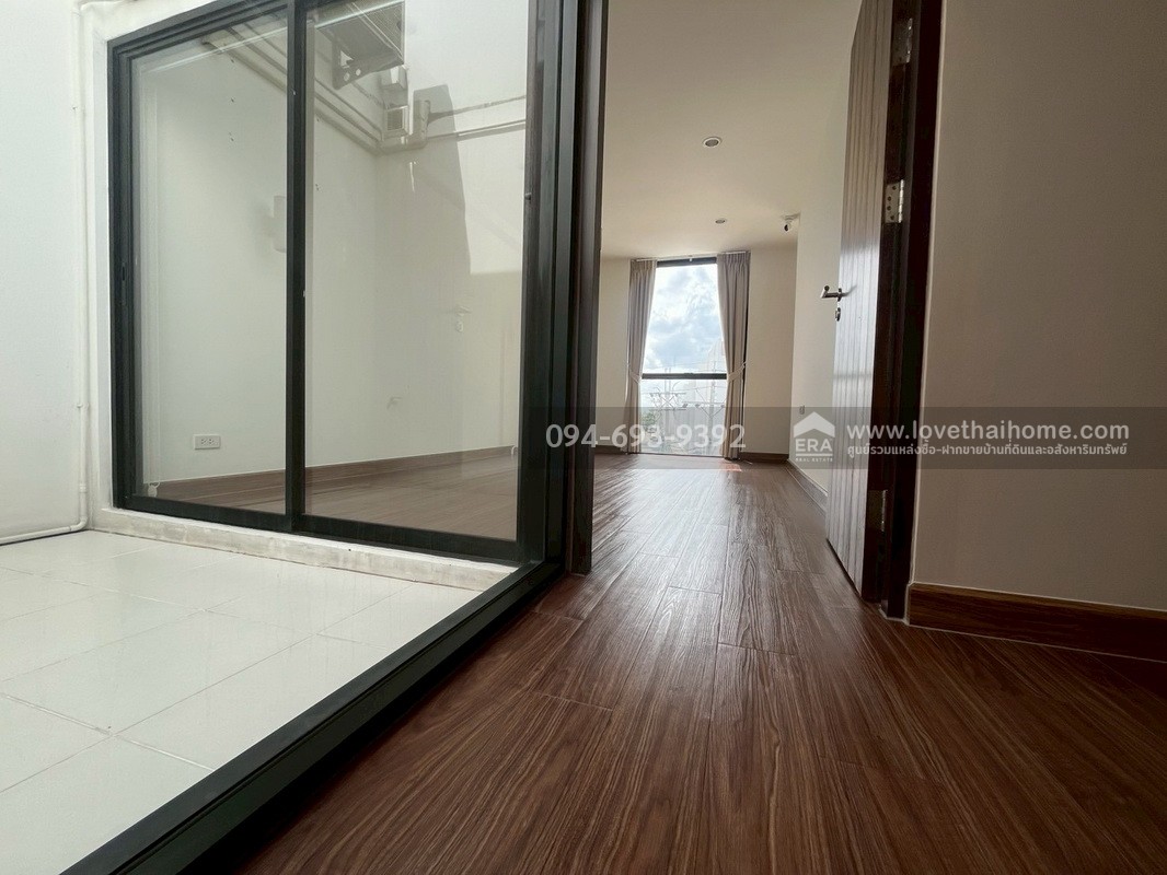 ขายทาวน์โฮม 3 ชั้น PLUME Watcharaphon-Ekkamai ประกอบธุรกิจได้เลย สวย พร้อมใช้งาน 2 คูหาติดกัน คูหาละ 22.5 ตรว. สามารถแยกขายได้ "ถูก" "คุ้ม" เพราะขายขาดทุนจริงๆ