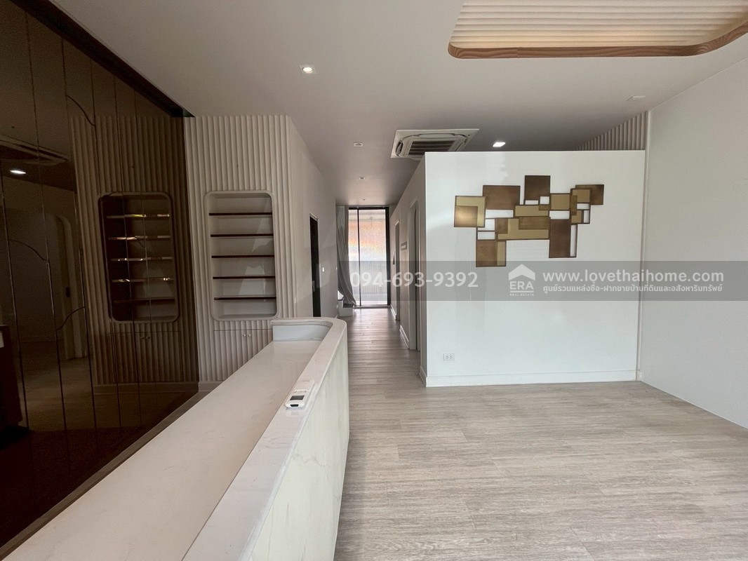 ขายทาวน์โฮม 3 ชั้น PLUME Watcharaphon-Ekkamai ประกอบธุรกิจได้เลย สวย พร้อมใช้งาน 2 คูหาติดกัน คูหาละ 22.5 ตรว. สามารถแยกขายได้ "ถูก" "คุ้ม" เพราะขายขาดทุนจริงๆ