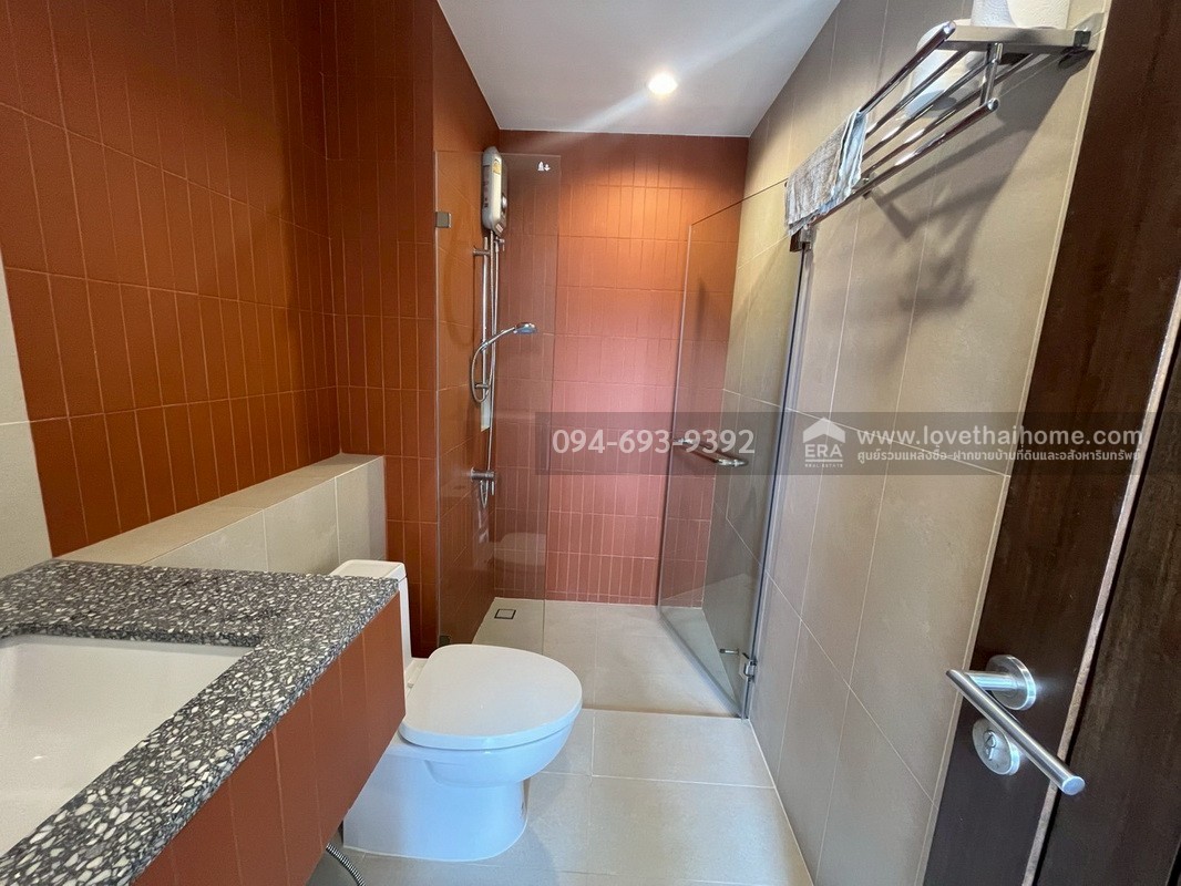 ขายทาวน์โฮม 3 ชั้น PLUME Watcharaphon-Ekkamai ประกอบธุรกิจได้เลย สวย พร้อมใช้งาน 2 คูหาติดกัน คูหาละ 22.5 ตรว. สามารถแยกขายได้ "ถูก" "คุ้ม" เพราะขายขาดทุนจริงๆ