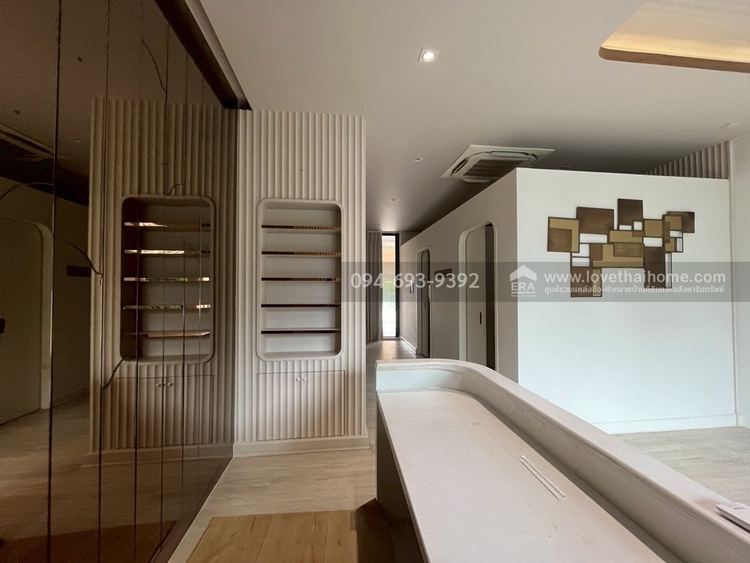 ขายทาวน์โฮม 3 ชั้น PLUME Watcharaphon-Ekkamai ประกอบธุรกิจได้เลย สวย พร้อมใช้งาน 2 คูหาติดกัน คูหาละ 22.5 ตรว. สามารถแยกขายได้ "ถูก" "คุ้ม" เพราะขายขาดทุนจริงๆ