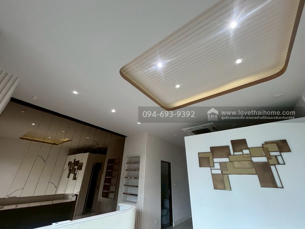 ขายทาวน์โฮม 3 ชั้น PLUME Watcharaphon-Ekkamai ประกอบธุรกิจได้เลย สวย พร้อมใช้งาน 2 คูหาติดกัน คูหาละ 22.5 ตรว. สามารถแยกขายได้ "ถูก" "คุ้ม" เพราะขายขาดทุนจริงๆ