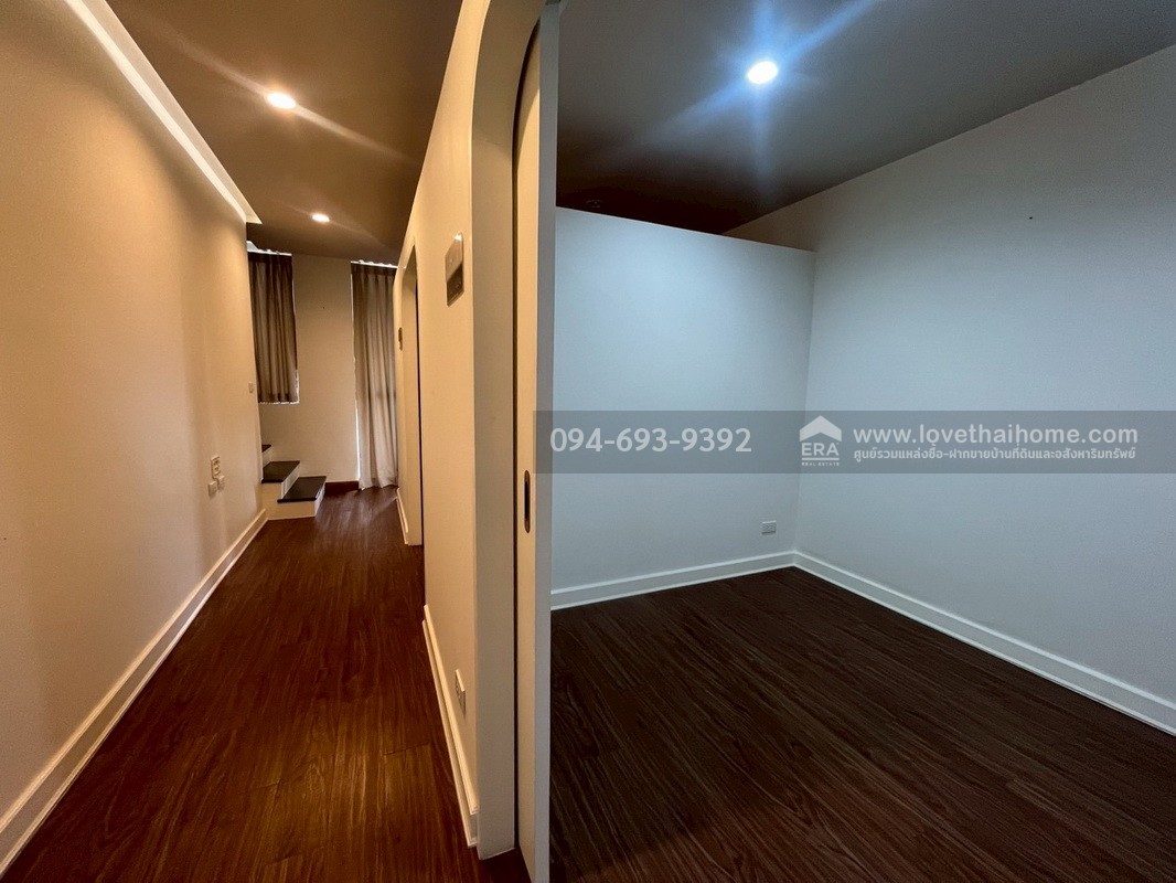 ขายทาวน์โฮม 3 ชั้น PLUME Watcharaphon-Ekkamai ประกอบธุรกิจได้เลย สวย พร้อมใช้งาน 2 คูหาติดกัน คูหาละ 22.5 ตรว. สามารถแยกขายได้ "ถูก" "คุ้ม" เพราะขายขาดทุนจริงๆ