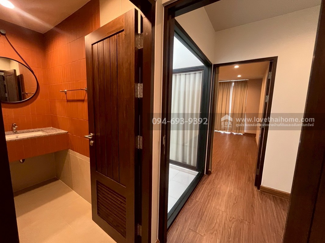 ขายทาวน์โฮม 3 ชั้น PLUME Watcharaphon-Ekkamai ประกอบธุรกิจได้เลย สวย พร้อมใช้งาน 2 คูหาติดกัน คูหาละ 22.5 ตรว. สามารถแยกขายได้ "ถูก" "คุ้ม" เพราะขายขาดทุนจริงๆ