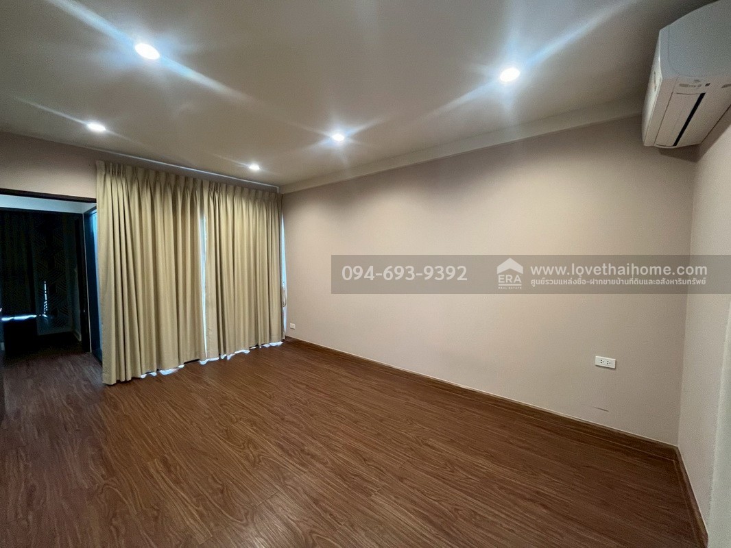 ขายทาวน์โฮม 3 ชั้น PLUME Watcharaphon-Ekkamai ประกอบธุรกิจได้เลย สวย พร้อมใช้งาน 2 คูหาติดกัน คูหาละ 22.5 ตรว. สามารถแยกขายได้ "ถูก" "คุ้ม" เพราะขายขาดทุนจริงๆ