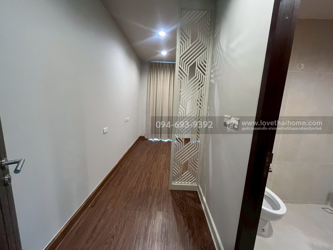 ขายทาวน์โฮม 3 ชั้น PLUME Watcharaphon-Ekkamai ประกอบธุรกิจได้เลย สวย พร้อมใช้งาน 2 คูหาติดกัน คูหาละ 22.5 ตรว. สามารถแยกขายได้ "ถูก" "คุ้ม" เพราะขายขาดทุนจริงๆ