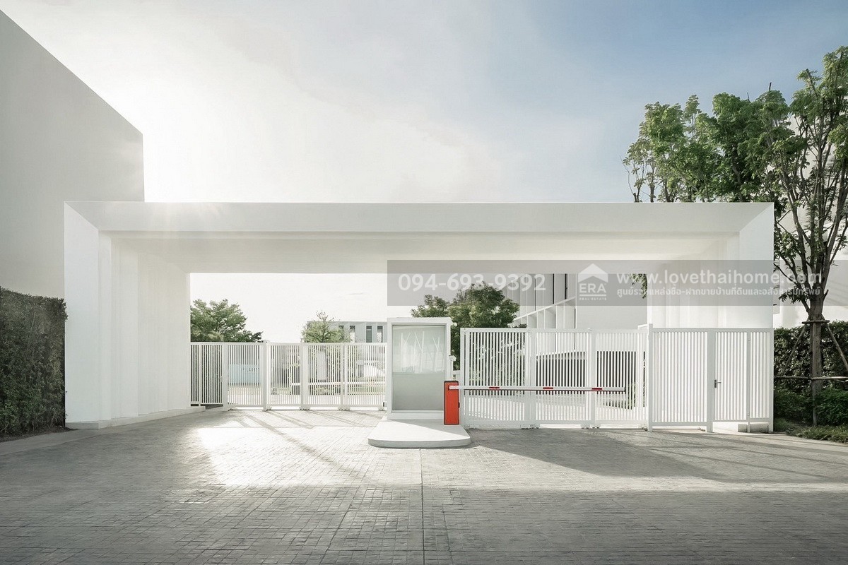 ขายทาวน์โฮม 3 ชั้น PLUME Watcharaphon-Ekkamai ประกอบธุรกิจได้เลย สวย พร้อมใช้งาน 2 คูหาติดกัน คูหาละ 22.5 ตรว. สามารถแยกขายได้ "ถูก" "คุ้ม" เพราะขายขาดทุนจริงๆ