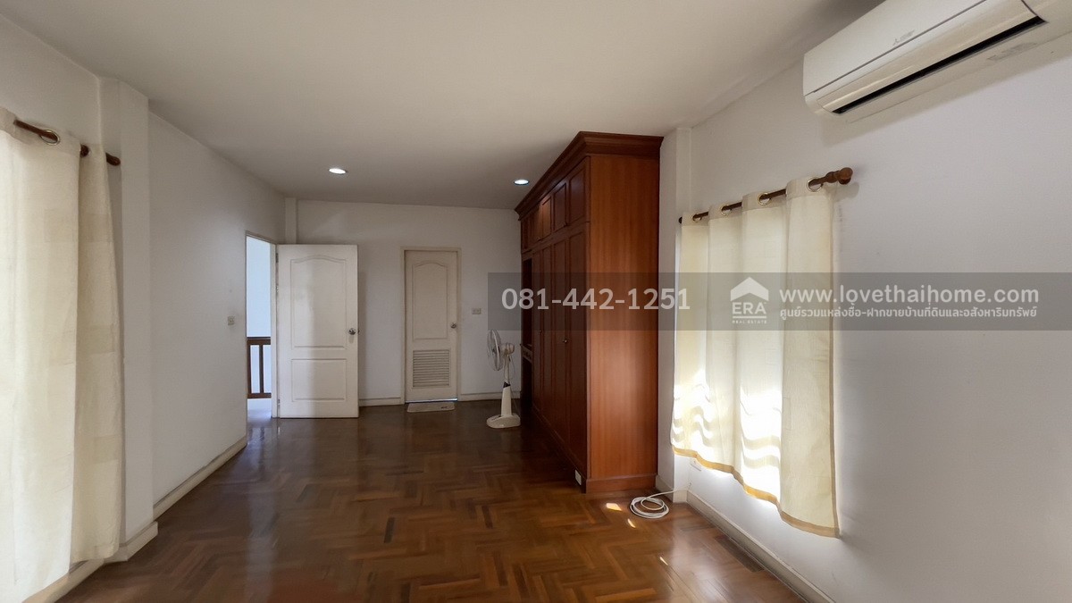 ขายบ้านเดี่ยว2ชั้นหมู่บ้านโนเบิลวานา ซอยบรมราชชนนี74/1 พื้นที่64.6ตรว. ขาย7.5ล้าน บ้านสภาพดีพร้อมเข้าอยู่ได้เลย ถ้าเห็นต้องชอบ ราคาต่อรองได้ค่ะ