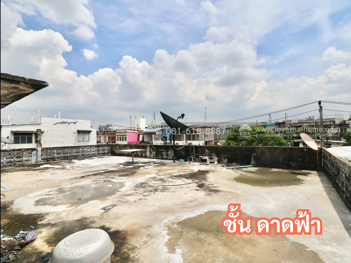 ขายบ้าน2ชั้น ซอยลาดพร้าว63 พื้นที่ 101 ตรว เข้าซอยแค่90เมตร พื้นที่ใช้สอยเยอะมาก รถสวนกันได้สะดวก ใกล้ ทางด่วนลาดพร้าว71 รถไฟฟ้าสายสีเหลือง