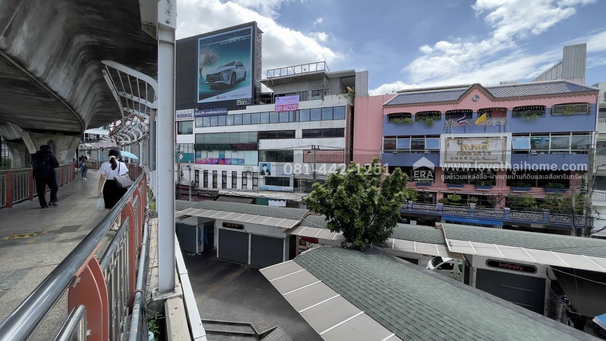 ขายตึกแถว6ชั้น ถนนราชวิถี11  มี2คูหาติดกัน พื้นที่ 58.3 ตรว.ขาย 89 ล้านบาท ทำเลสุดยอดอยู่ใจกลางกรุงเทพ อยู่ติดกับวงเวียนอนุสาวรีย์ชัยฯ อยู่ใกล้กับเซ็นเตอร์วัน หน้ากว้างมากถึง12เมตร ติดถนนหน้าหลัง ถ้าชอบต่อรองได้ค่ะ