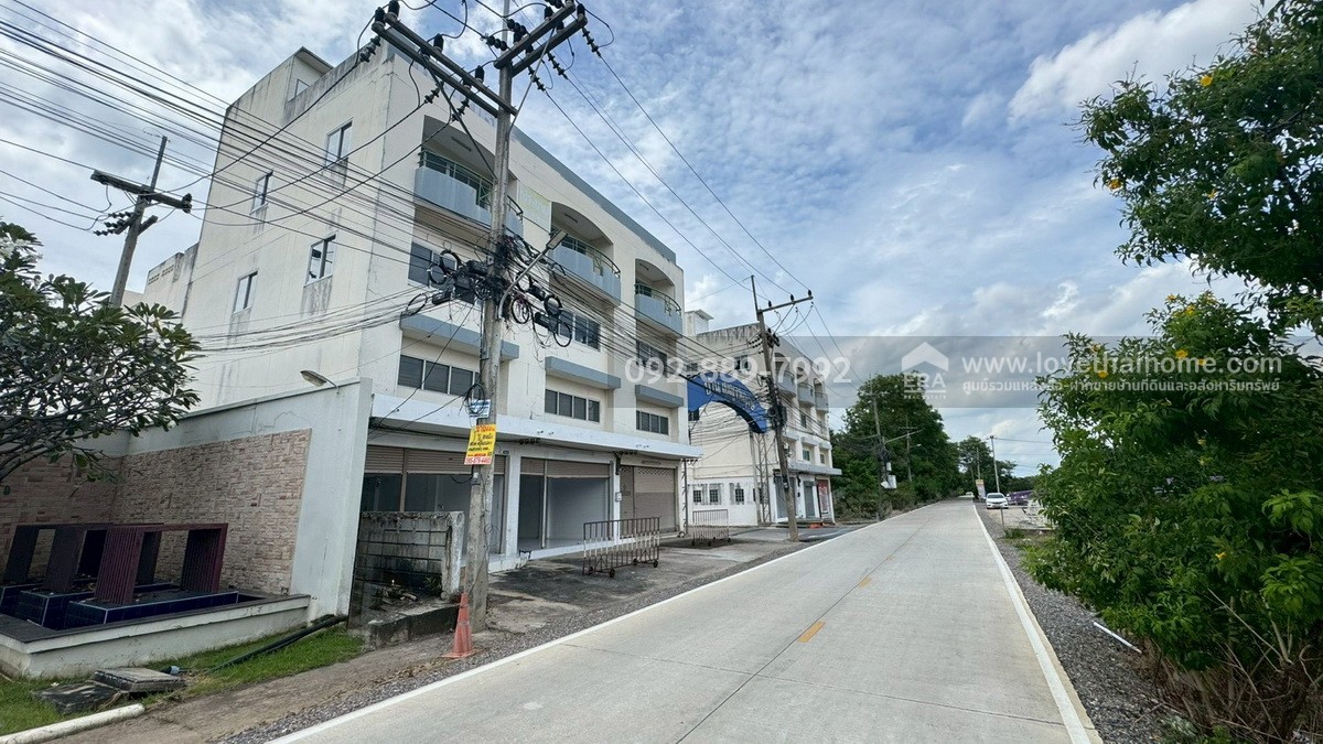 ขายตึกแถว 3.5 ชั้น หมู่บ้านเบญจพฤกษ์ คลอง5 ถนนเลียบคลอง5 พื้นที่ 16.1 ตรว. - 19.2 ตรว. มีให้เลือก 11 คูหา เหมาะทำธุรกิจ ใกล้ม.ราชมงคลธัญบุรี