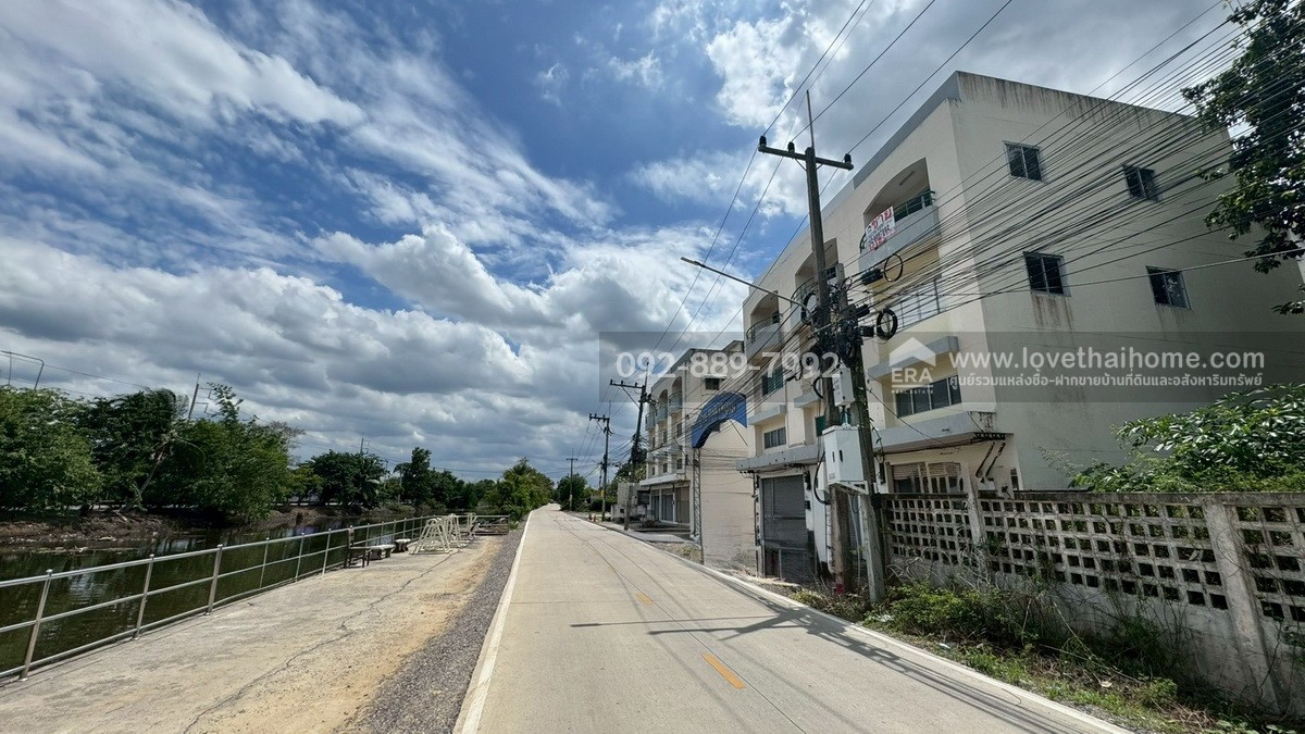ขายตึกแถว 3.5 ชั้น หมู่บ้านเบญจพฤกษ์ คลอง5 ถนนเลียบคลอง5 พื้นที่ 16.1 ตรว. - 19.2 ตรว. มีให้เลือก 11 คูหา เหมาะทำธุรกิจ ใกล้ม.ราชมงคลธัญบุรี