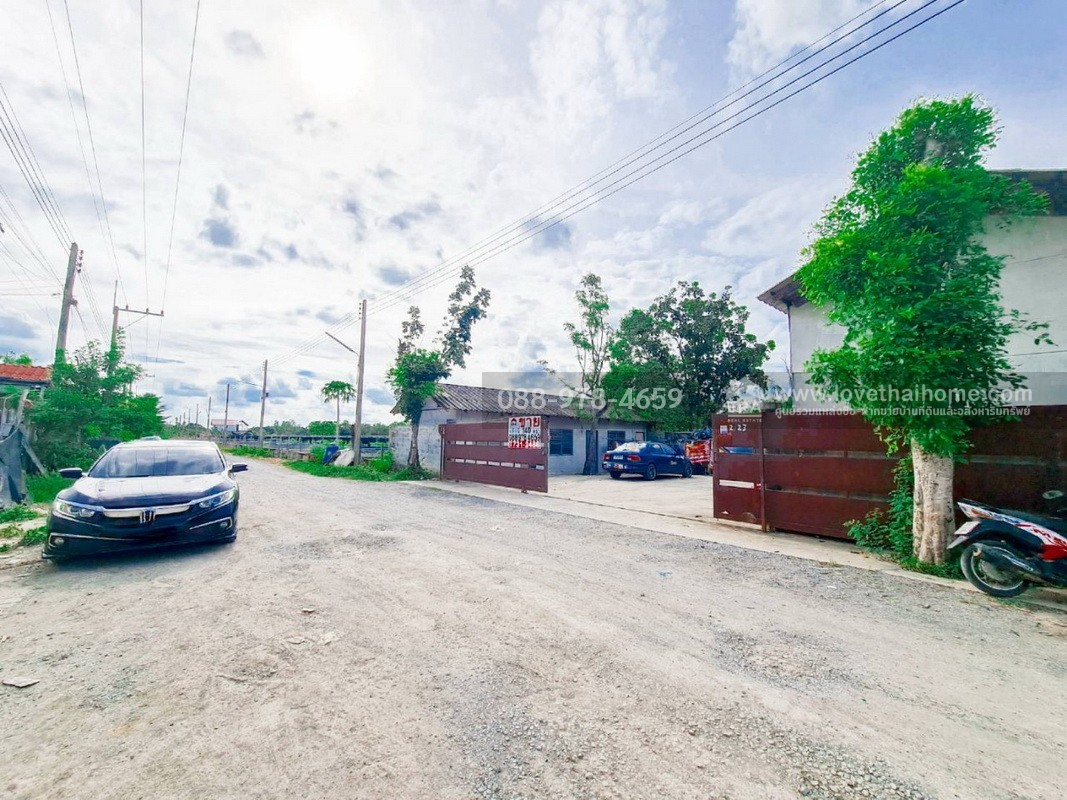 ขายที่ดินพร้อมสิ่งปลูกสร้าง ลำลูกกา คลอง11 ใกล้วัดอดิศร เข้าซอยเพียง 500 เมตร พื้นที่ 140 ตรว. รูปแปลงสวย เหมาะทำบ้านให้เช่า,ออฟฟิศ,พักอาศัย