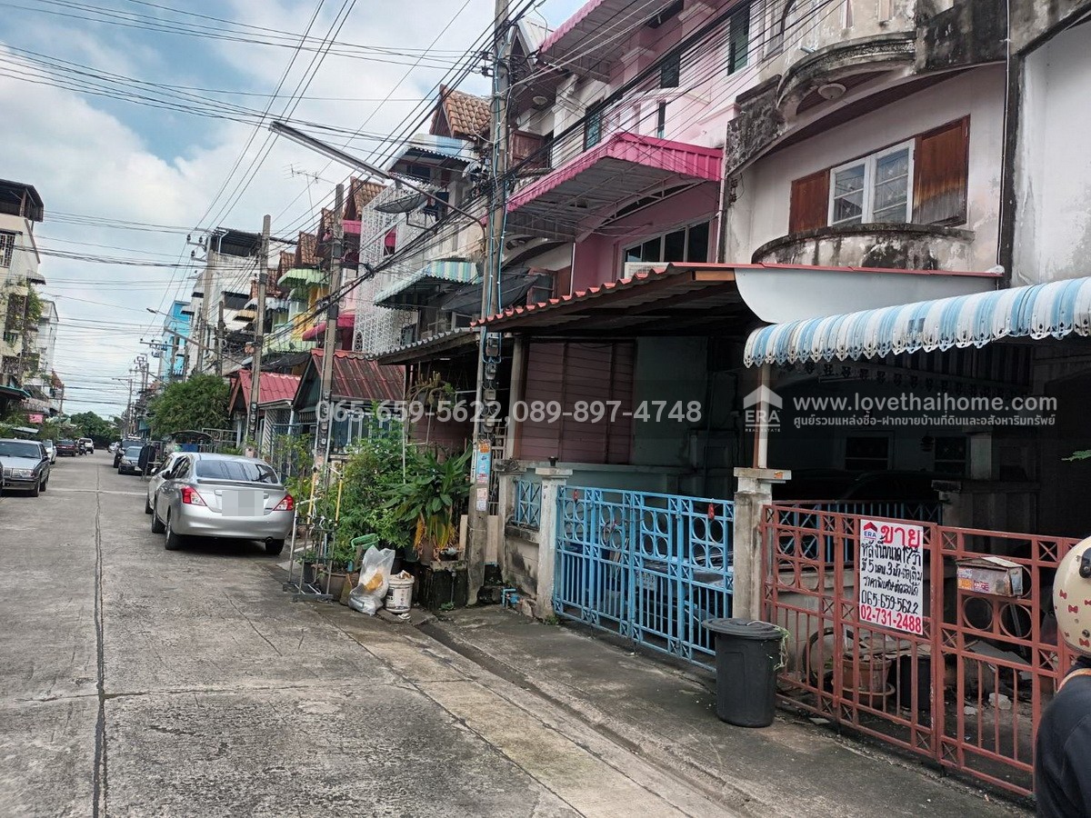 ขายทาวน์เฮ้าส์ หมู่บ้านพงษ์ศิริชัย 4 เพชรเกษม 81 หนองแขม บ้าน 3 ชั้น 17 ตร.วา ใกล้ MRT หลักสอง ราคาถูกมาก!