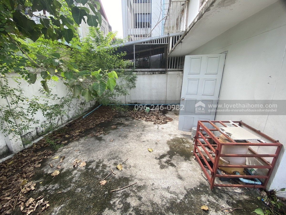 ขายตึกแถว 4 ชั้นครึ่ง ติดถนนใหญ่วัชรพล-บางเขน ติดปั๊ม PT พื้นที่กว้างมาก 41 ตร.วา ใกล้ รร.รัตนโกสินทร์สมโภชบางเขน เหมาะทำออฟฟิศหรือการค้า