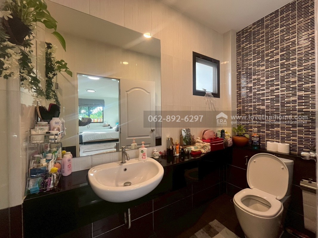 ขายบ้านเดี่ยว 2 ชั้น โครงการชวนชมพาร์ค2 ไทรน้อย นนทบุรี หลังมุมสุดหายาก ขนาด 80.8 ตารางวา ราคาพิเศษสุด บ้านสวย ราคาดีแบบนี้มีหลังเดียวเท่านั้น สนใจติดต่อด่วน!