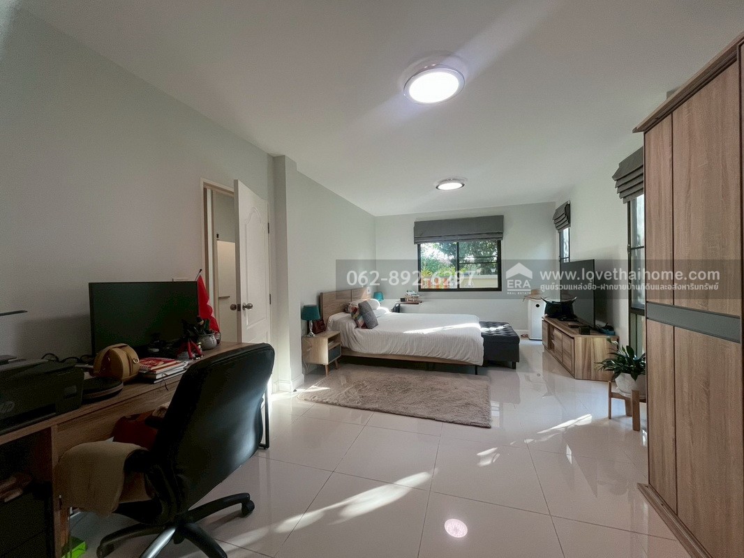 ขายบ้านเดี่ยว 2 ชั้น โครงการชวนชมพาร์ค2 ไทรน้อย นนทบุรี หลังมุมสุดหายาก ขนาด 80.8 ตารางวา ราคาพิเศษสุด บ้านสวย ราคาดีแบบนี้มีหลังเดียวเท่านั้น สนใจติดต่อด่วน!