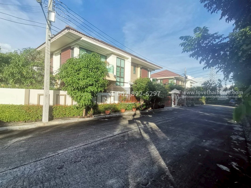 ขายบ้านเดี่ยว 2 ชั้น โครงการชวนชมพาร์ค2 ไทรน้อย นนทบุรี หลังมุมสุดหายาก ขนาด 80.8 ตารางวา ราคาพิเศษสุด บ้านสวย ราคาดีแบบนี้มีหลังเดียวเท่านั้น สนใจติดต่อด่วน!