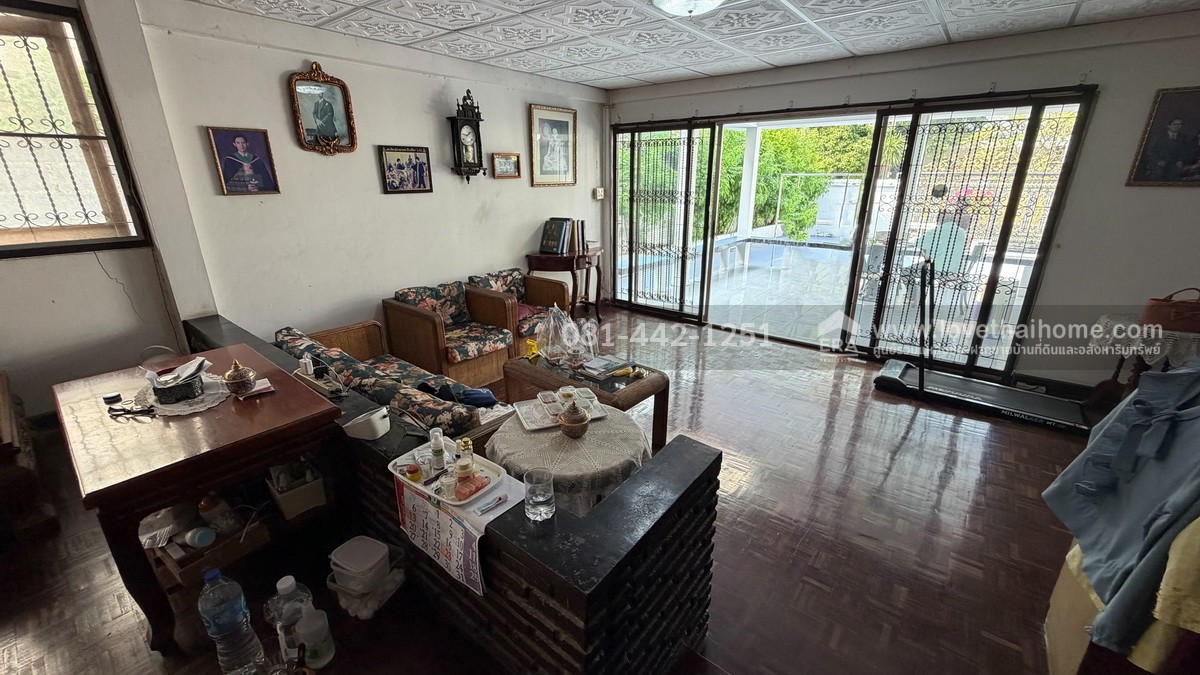 ขายบ้านเดี่ยว2ชั้น หมู่บ้านเมืองทองธานี ซอยแจ้งวัฒนะ-ปากเกร็ด29 พื้นที่ 75 ตรว. ขาย13.5ล้าน ทำเลดีเพราะห่างจากถนนแจ้งวัฒนะเพียงแค่500เมตรเท่านั้น ราคาต่อรองได้ ใกล้รถไฟฟ้าสายสีชมพู