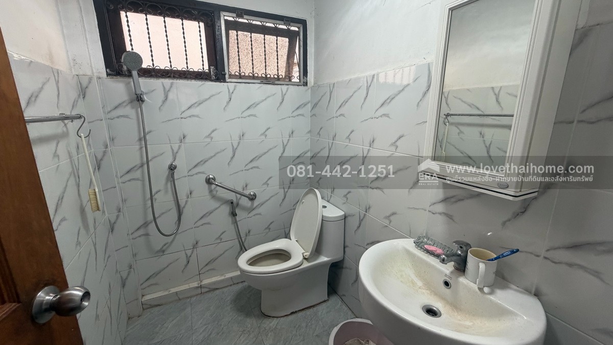 ขายบ้านเดี่ยว2ชั้น หมู่บ้านเมืองทองธานี ซอยแจ้งวัฒนะ-ปากเกร็ด29 พื้นที่ 75 ตรว. ขาย13.5ล้าน ทำเลดีเพราะห่างจากถนนแจ้งวัฒนะเพียงแค่500เมตรเท่านั้น ราคาต่อรองได้ ใกล้รถไฟฟ้าสายสีชมพู