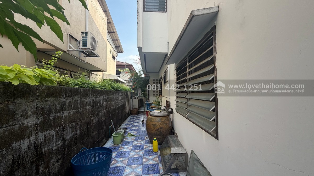 ขายบ้านเดี่ยว2ชั้น หมู่บ้านเมืองทองธานี ซอยแจ้งวัฒนะ-ปากเกร็ด29 พื้นที่ 75 ตรว. ขาย13.5ล้าน ทำเลดีเพราะห่างจากถนนแจ้งวัฒนะเพียงแค่500เมตรเท่านั้น ราคาต่อรองได้ ใกล้รถไฟฟ้าสายสีชมพู