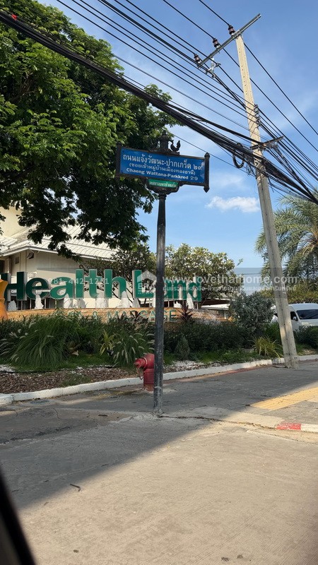 ขายบ้านเดี่ยว2ชั้น หมู่บ้านเมืองทองธานี ซอยแจ้งวัฒนะ-ปากเกร็ด29 พื้นที่ 75 ตรว. ขาย13.5ล้าน ทำเลดีเพราะห่างจากถนนแจ้งวัฒนะเพียงแค่500เมตรเท่านั้น ราคาต่อรองได้ ใกล้รถไฟฟ้าสายสีชมพู