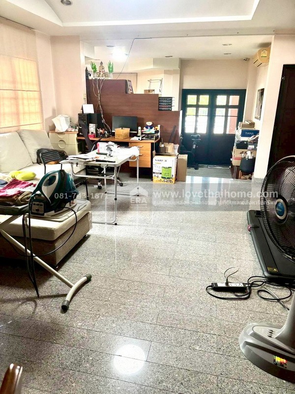 ขายบ้านเดี่ยวย่านบางแวก ซอยจรัญสนิทวงศ์13  หมู่บ้านชิดชล บ้านหลังมุม อยู่ต้นโครงการพื้นที่70ตรว.ขายเพียงแค่5.3ล้านเท่านั้น ราคาถูกขนาดนี้ไม่ค่อยมีมาบ่อยๆนะค่ะ ใครอยากได้บ้านย่านนี้ ต้องรีบตัดสินใจแบบด่วนๆ