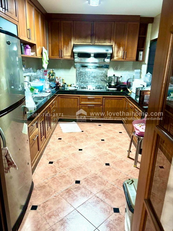 ขายบ้านเดี่ยวย่านบางแวก ซอยจรัญสนิทวงศ์13  หมู่บ้านชิดชล บ้านหลังมุม อยู่ต้นโครงการพื้นที่70ตรว.ขายเพียงแค่5.3ล้านเท่านั้น ราคาถูกขนาดนี้ไม่ค่อยมีมาบ่อยๆนะค่ะ ใครอยากได้บ้านย่านนี้ ต้องรีบตัดสินใจแบบด่วนๆ