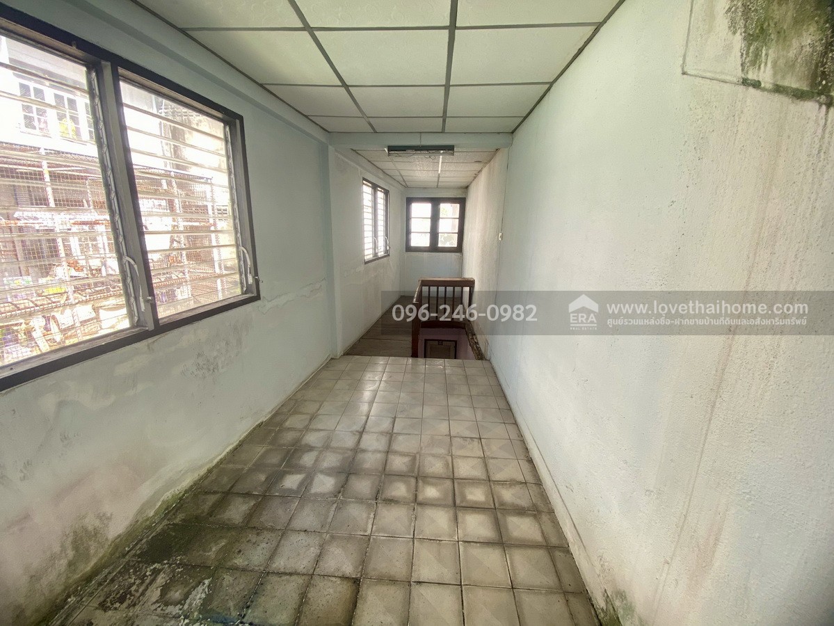 ขายบ้านแฝด โชคชัย 4 ซอย 64 หมู่บ้านราชาวิลล่า 2 ลาดพร้าว บ้านต้นซอย พื้นที่ 43 ตร.วา ทำเลดี ถนนในหมู่บ้านกว้าง เหมาะกับครอบครัวใหญ่