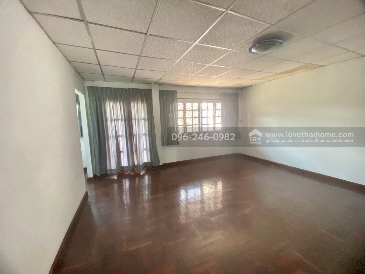 ขายบ้านแฝด โชคชัย 4 ซอย 64 หมู่บ้านราชาวิลล่า 2 ลาดพร้าว บ้านต้นซอย พื้นที่ 43 ตร.วา ทำเลดี ถนนในหมู่บ้านกว้าง เหมาะกับครอบครัวใหญ่